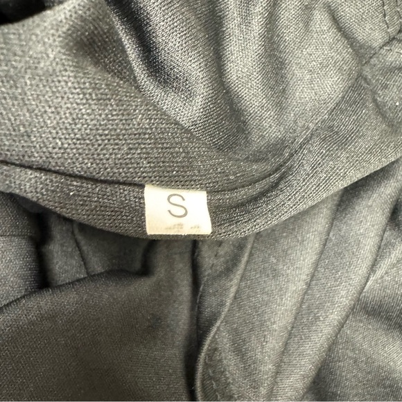 Elegant Black and Gold Mini Dress - Picture 12 of 15